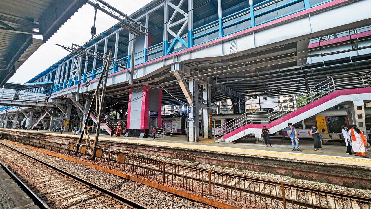 Mumbai: 17 stations to get mega decks above platforms