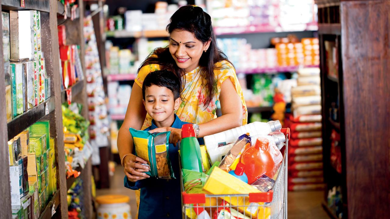 Reading labels and ingredient lists lead to healthy snack choices 