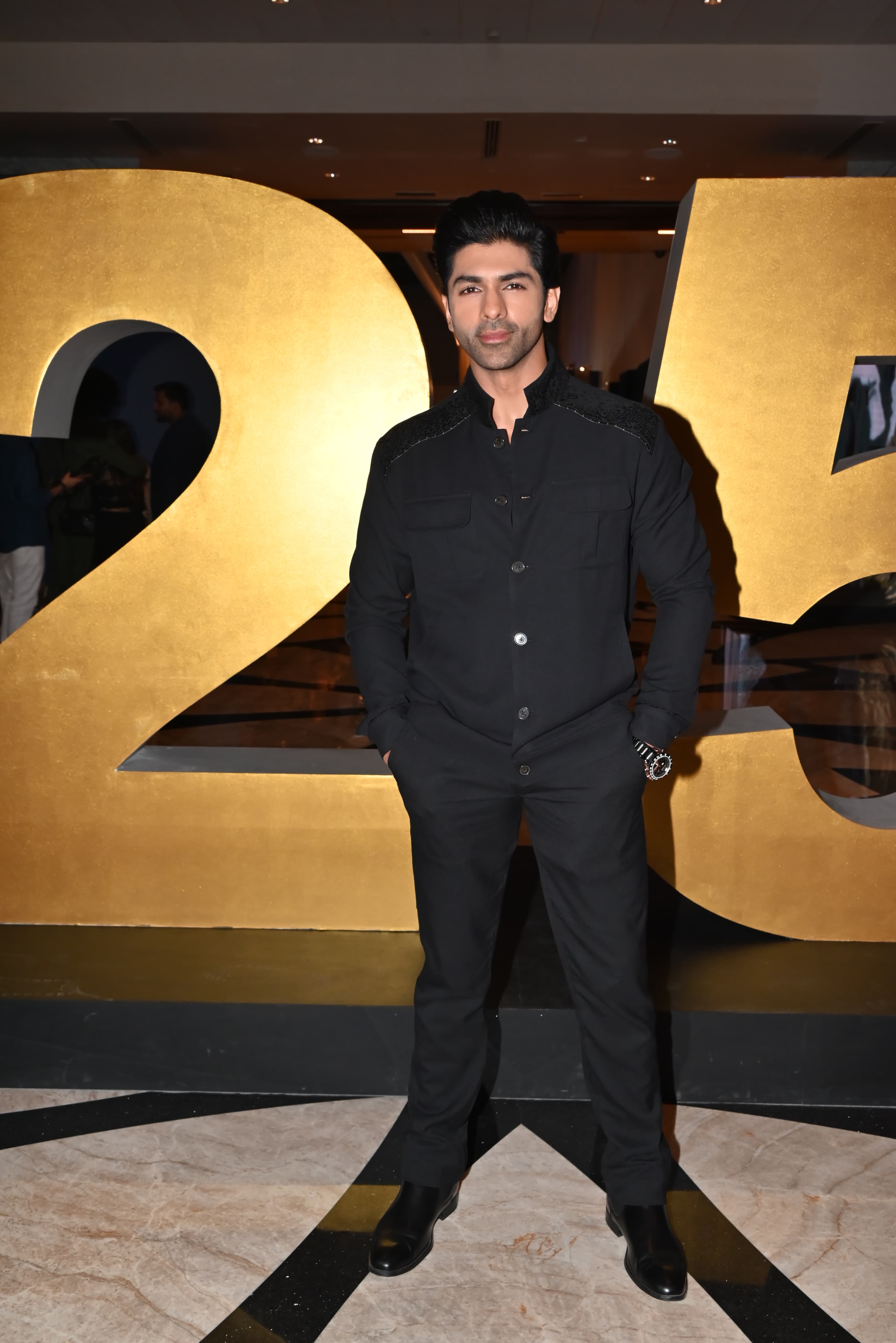 The fourth day of the fashion week saw several celebrities marking their attendance. Taha Shah Badussha arrived at the event wearing a stylish all-black outfi