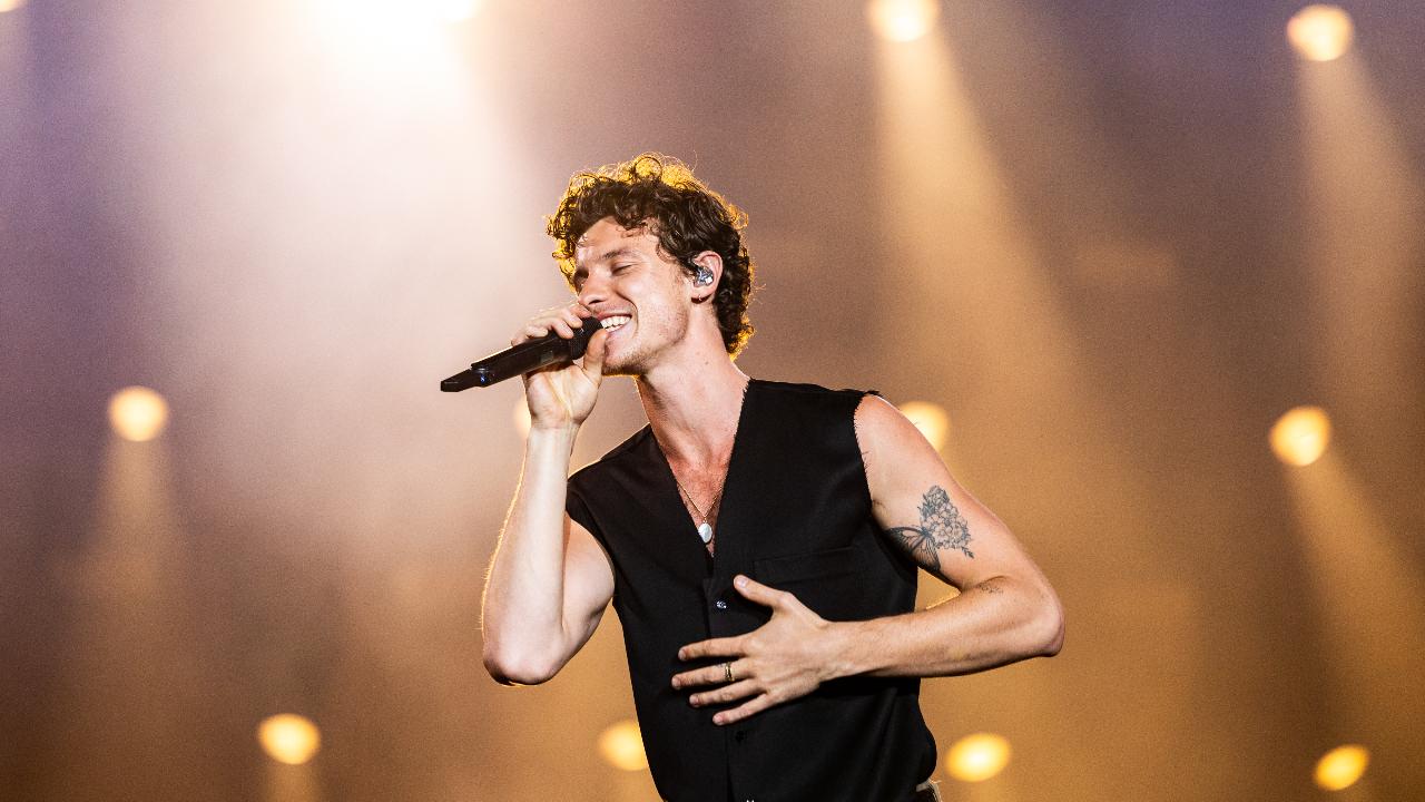 The iconic Mahalaxmi Racecourse was once again transformed into a pulsating hub of music and energy as headliner Shawn Mendes took over the Corona Sunsets Stage, setting the vibe with ‘There's Nothing Holdin' Me Back’