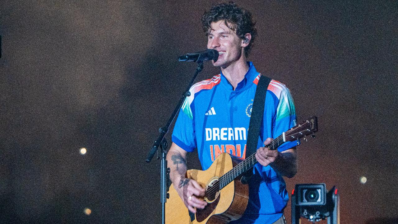 Mendes also sported an Indian Cricket Team jersey with Virat Kohli on the back, coinciding with India playing against New Zealand in the Champions Trophy 2025 final today