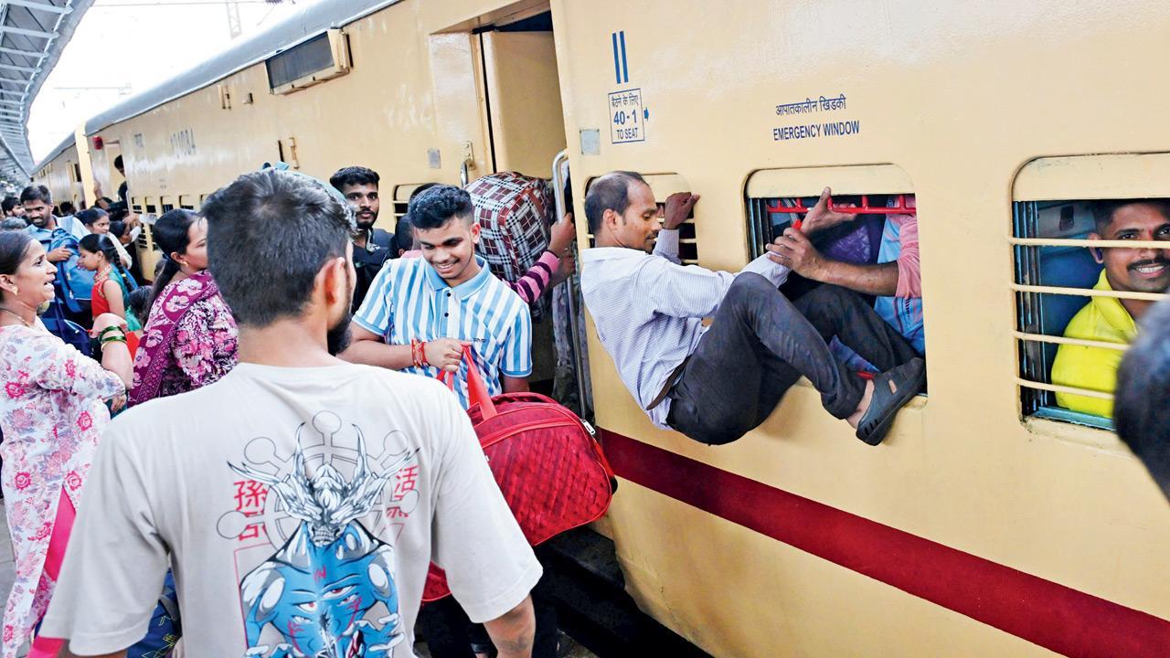 Mumbai: CR, WR to run over 1200 summer special trains from April 1