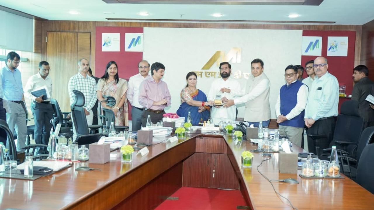 Shinde said the government's top priority is MMRDA's rapid and holistic development of the MMR which comprises not just Mumbai but its satellite cities. Pics/Eknath Shinde's office