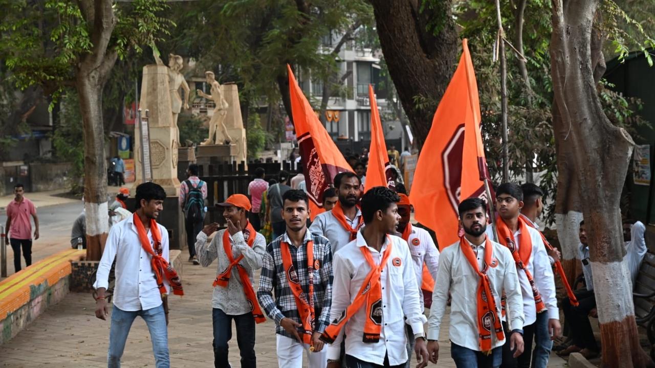 As large number of vehicles are expected on Western Express Highway and Eastern Express Highway, traffic congestions especially on the road leading to the function's venue is very likely. Hence it is necessary to make an order for traffic management