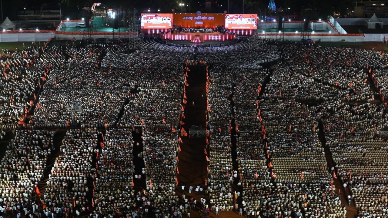 Raj Thackeray took a dig at those suddenly realising the bravery of Chhatrapati Sambhaji Maharaj after watching the recently released film Chhaava. “Some people have woken up after watching a movie. Their Hindutva will fade once the film leaves theatres,” he said. He suggested that all structures around Aurangzeb’s grave should be removed, with only a board left at the site stating, “The one who tried to destroy the Marathas is buried here.” He also proposed organising school trips to the site to educate the younger generation about Maratha history