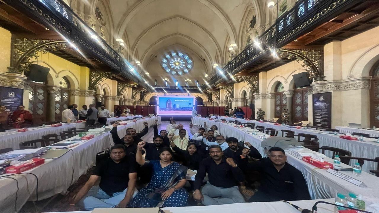 Yuva Sena Senate members disrupt Mumbai University’s Budget Session
