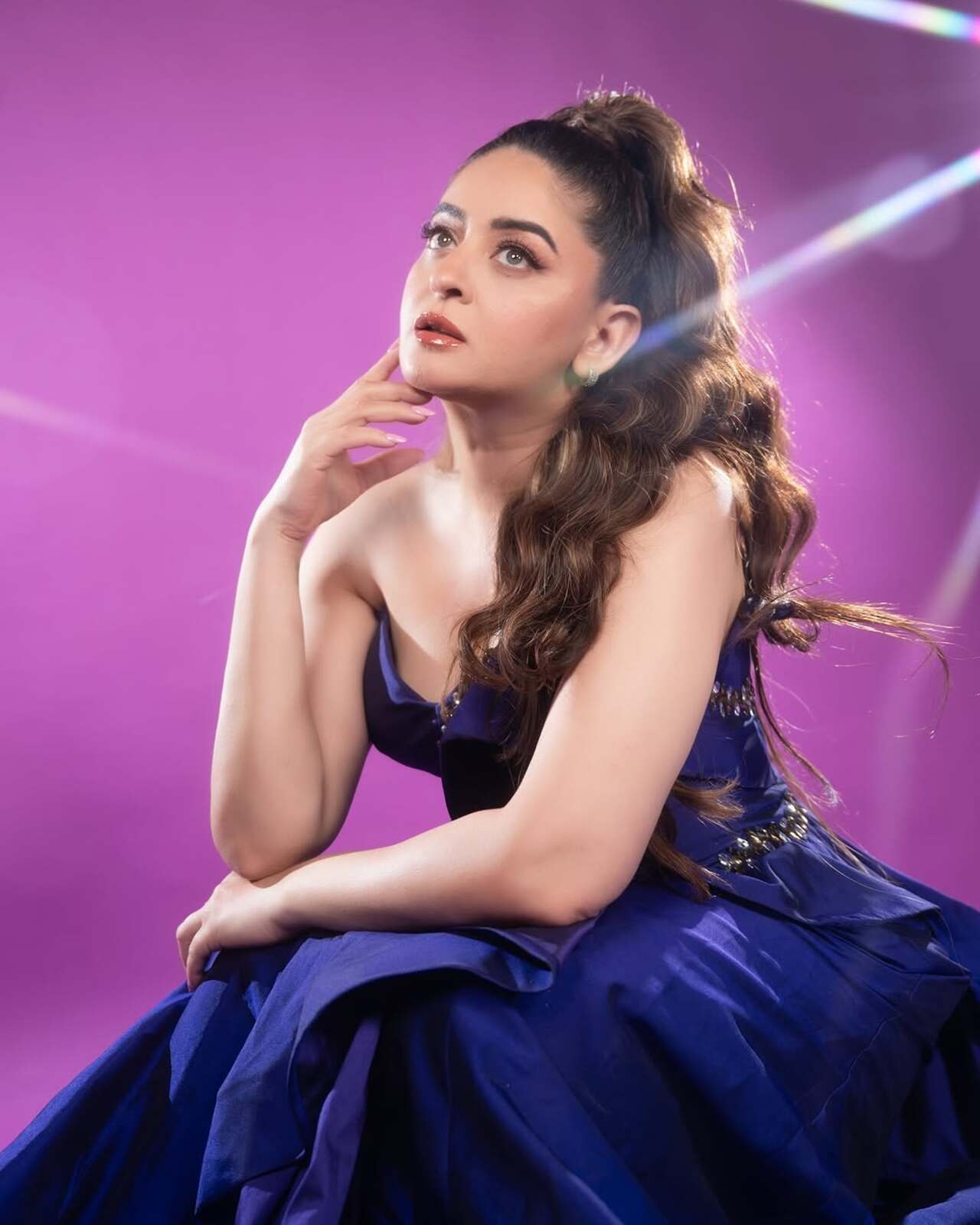 If you have a grand gala party to attend and are confused about what to wear, then we have a perfect outfit idea for you right from Mahhi Vij's wardrobe