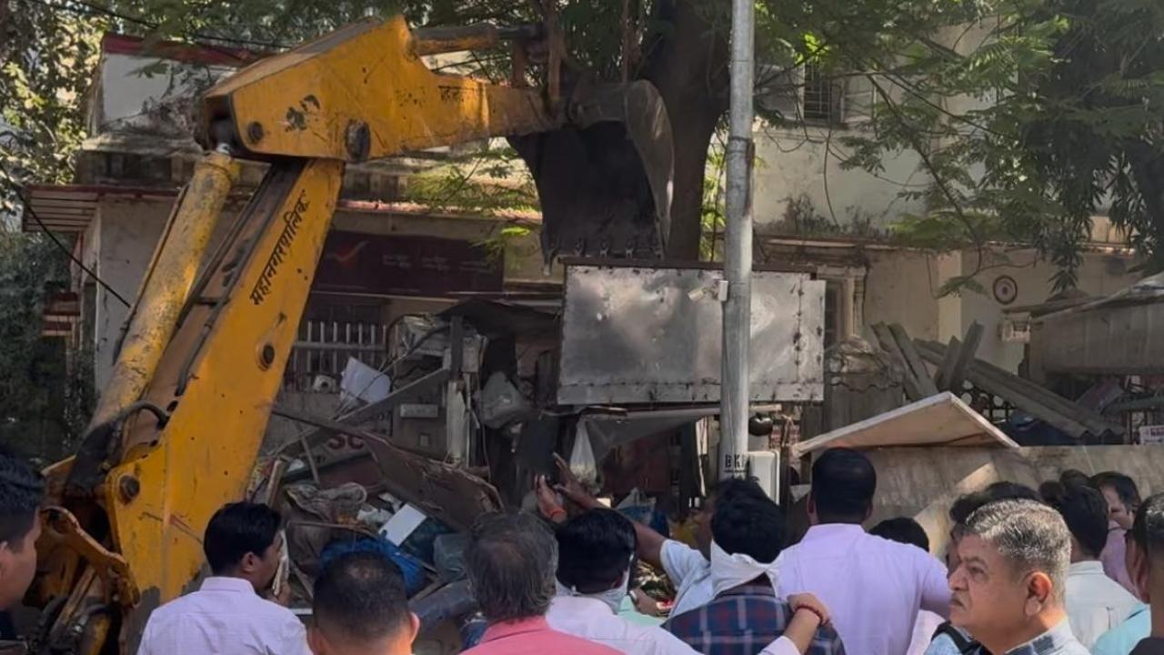 Mumbai: BMC cracks down on encroachments near Matunga station for second consecutive day