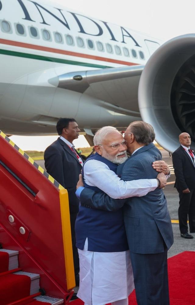 PM Modi arrived at Port Louis in Mauritius where his counterpart, PM Navin Ramgoolam, welcomed him
