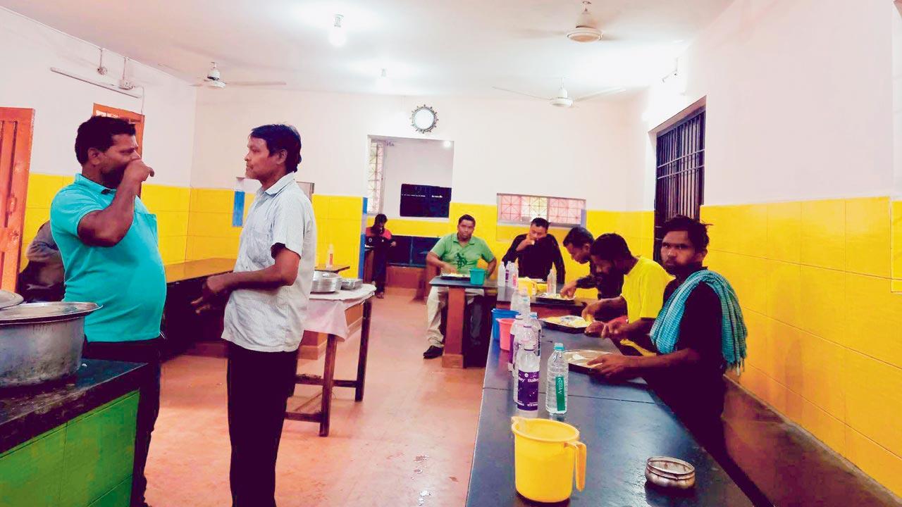 It’s a full house at an Annapurna Dal Bhat Centre in Raipur, which serves hot, nutritious meals. And yet, there’s not a woman in sight