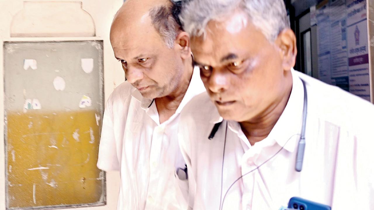 (Left) Hitesh Mehta, former GM of the New India Co-operative Bank produced in the Esplanade court. FILE PIC/ASHISH RAJE