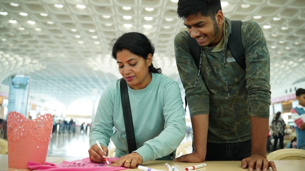 Travellers embraced the festive spirit through engaging activities such as face painting, colourful scarf-making, and hair colouring