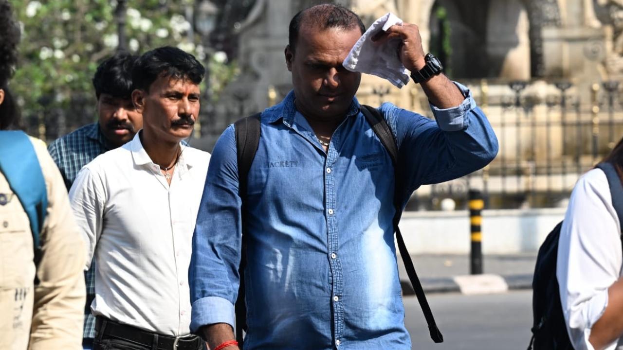 In Photos: Mumbaikars step out braving the sweltering 33 degrees Celsius heat