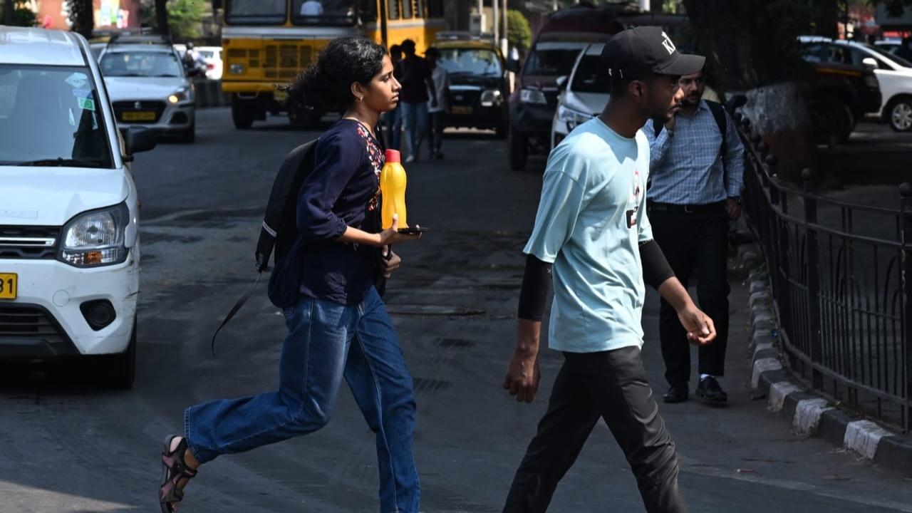 According to the Mumbai weather updates of the Indian Meteorological Department (IMD), Santacruz observatory in suburban Mumbai recorded a maximum temperature of 33 degrees Celsius and a minimum temperature of 22.7 degrees Celsius