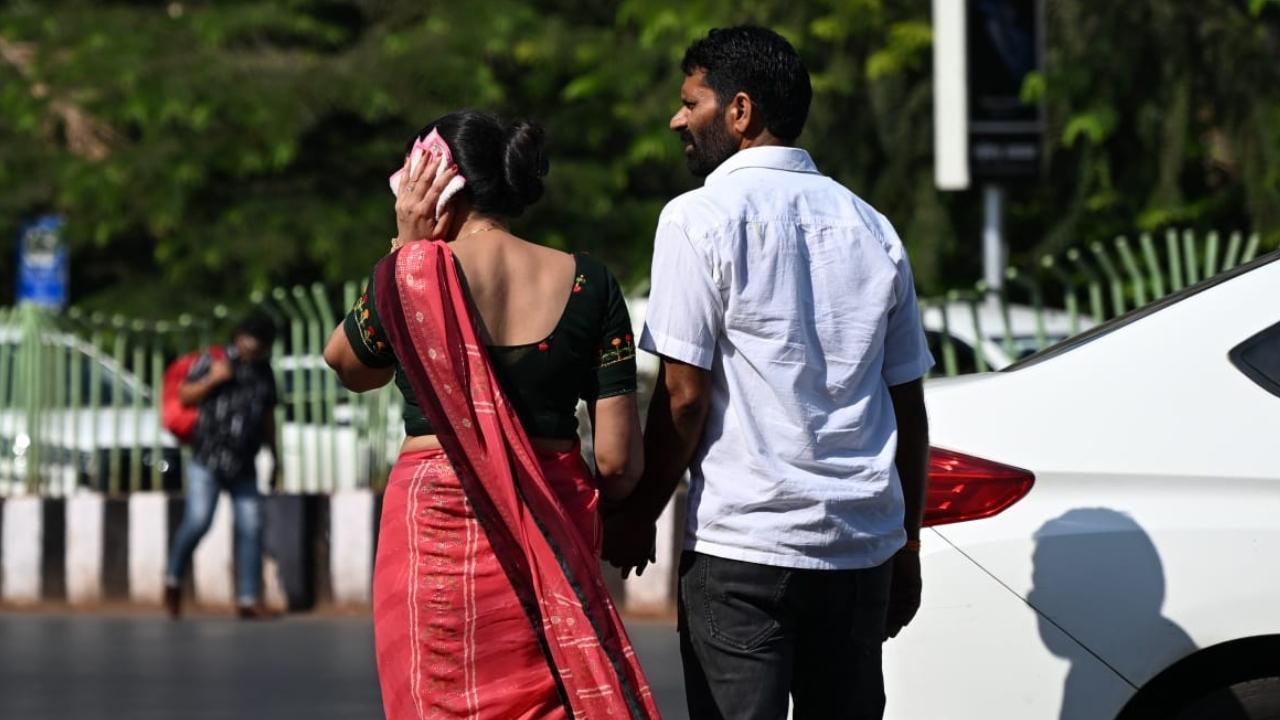 The weather department's data showed that the city observatory in Colaba recorded a maximum temperature of 33.2 degrees Celsius and a minimum temperature of 25 degrees Celsius