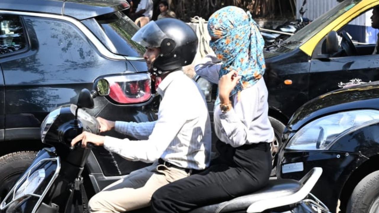 According to the Mumbai weather updates of the Indian Meteorological Department (IMD), Santacruz observatory in suburban Mumbai recorded a maximum temperature of 36.2 degrees Celsius and a minimum temperature of 22.7 degrees Celsius