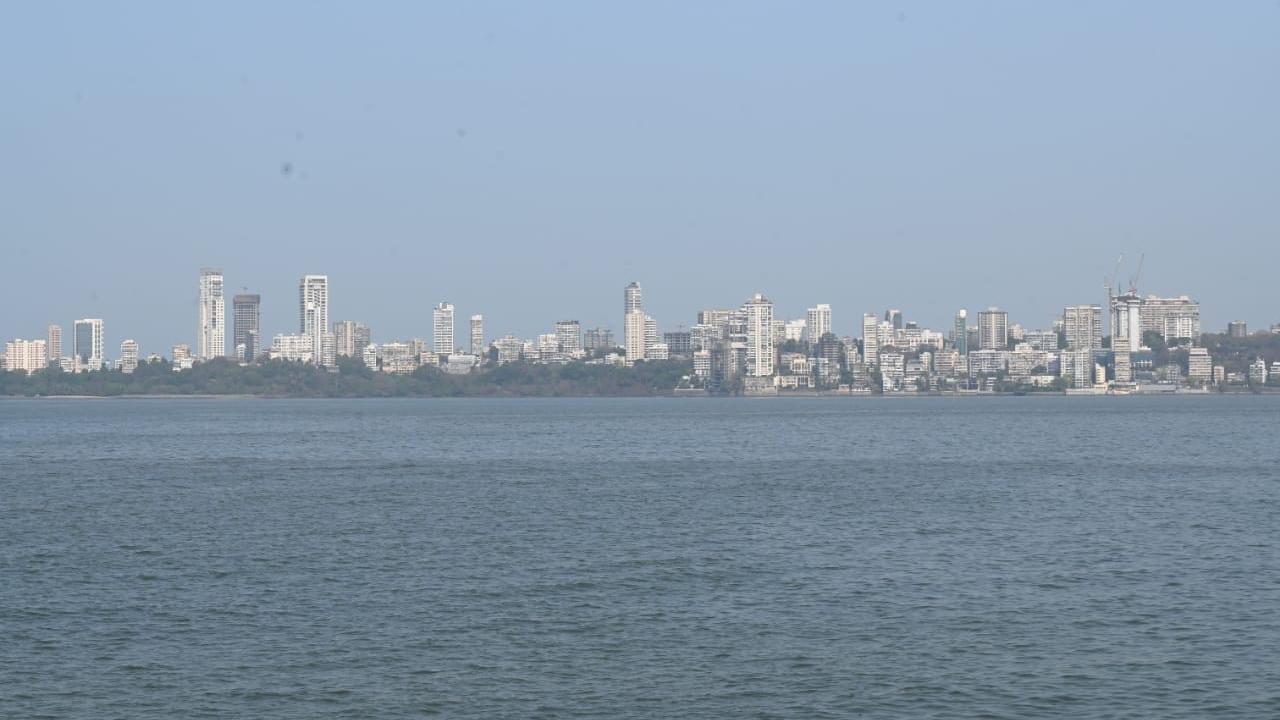 According to the Mumbai weather updates of the Indian Meteorological Department (IMD), Santacruz observatory in suburban Mumbai recorded a maximum temperature of 35.1 degrees Celsius and a minimum temperature of 21.9 degrees Celsius