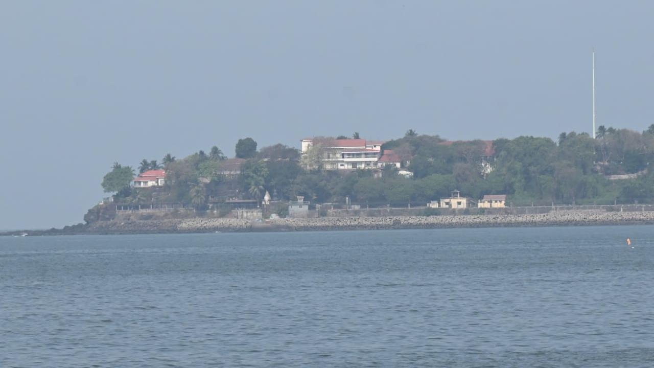 According to the latest Mumbai weather updates from the Indian Meteorological Department (IMD), Mumbai is expected to experience a clear sky on Sunday, March 16