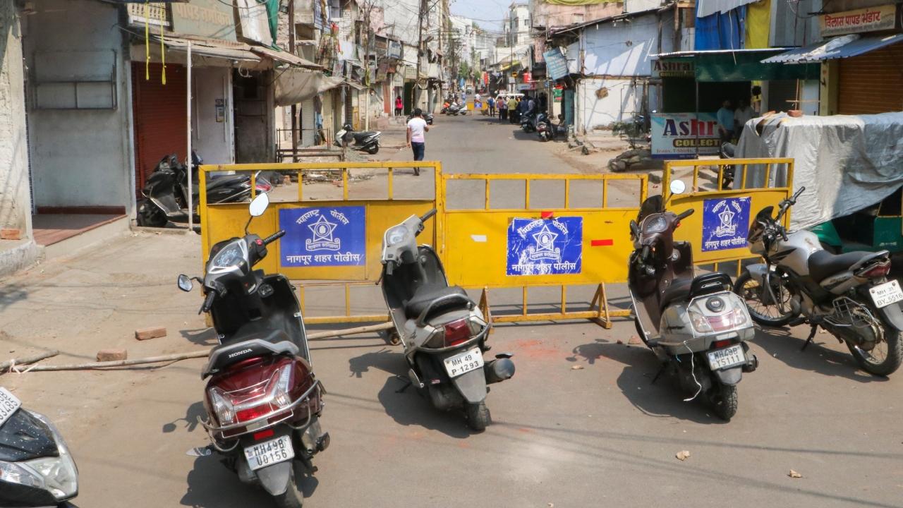 Violent mobs went on a rampage in central Nagpur areas on Monday night amid rumours that a 'chadar' with holy inscriptions was burnt during protests led by VHP and Bajrang Dal for the removal of Mughal emperor Aurangzeb's tomb located in Chhatrapati Sambhajinagar district