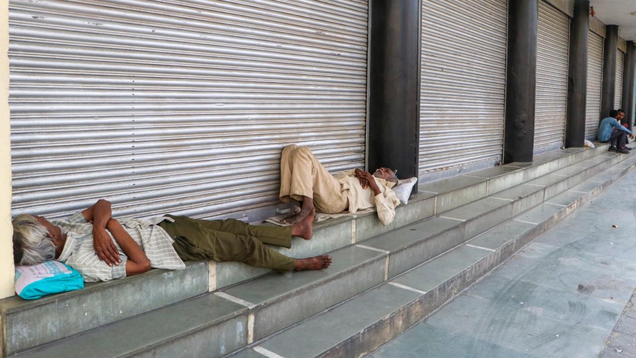 Considering the people's convenience and law and order, Commissioner of Police Ravinder Singal ordered the lifting of curfew from Nandanvan and Kapil Nagar police station areas from 2 pm on Thursday