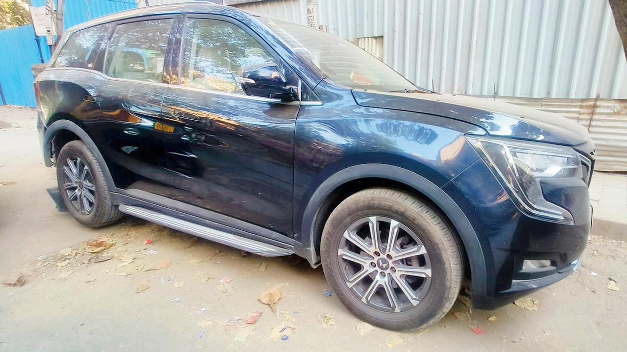Mumbai: Teen panics at nakabandi, hits barricade and two cars in bid to flee