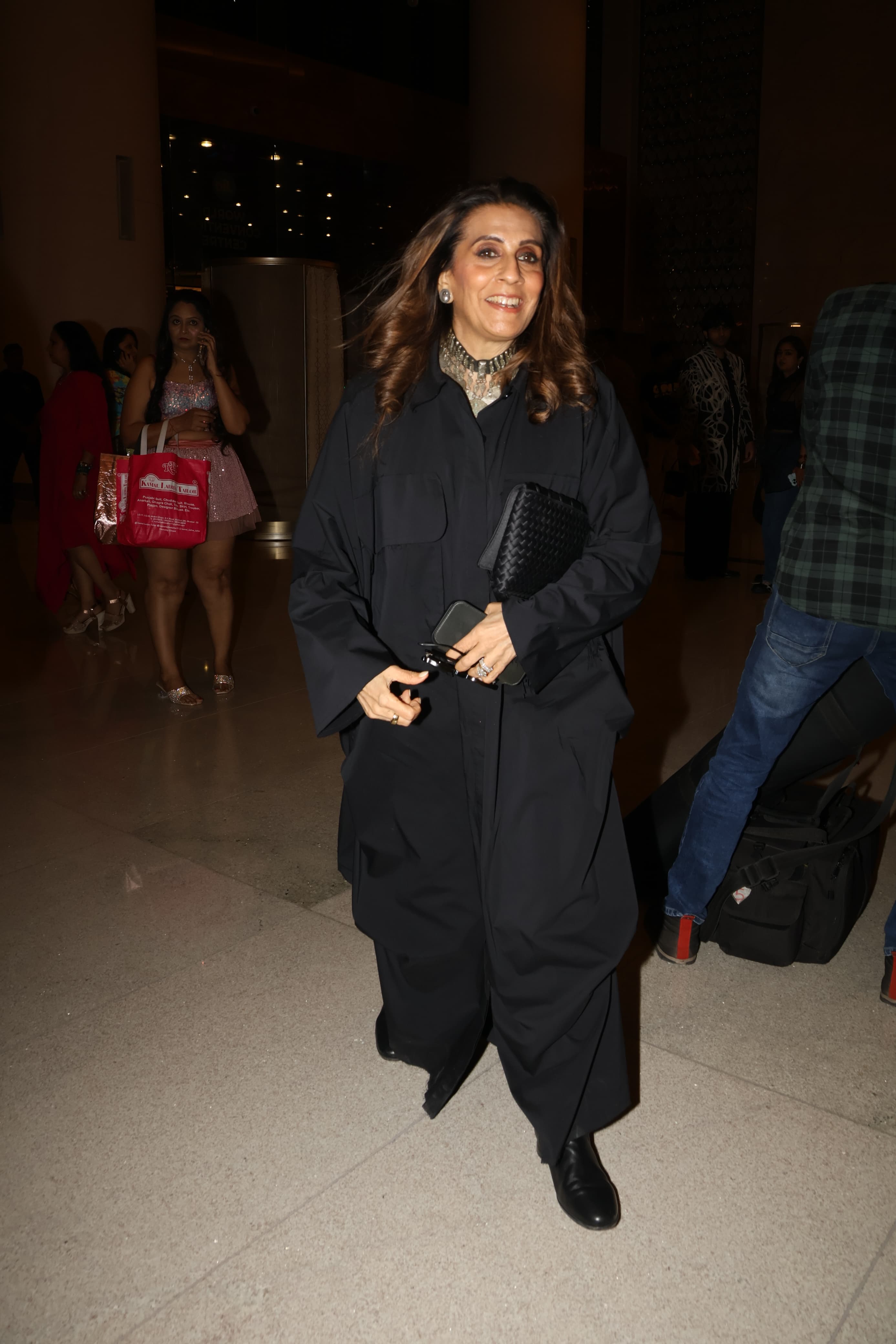 Sunita Kapoor looked pretty in a simple and stylish black-on-black outfit paired with a chunky neckpiece. The actress stunned as she reached the event.