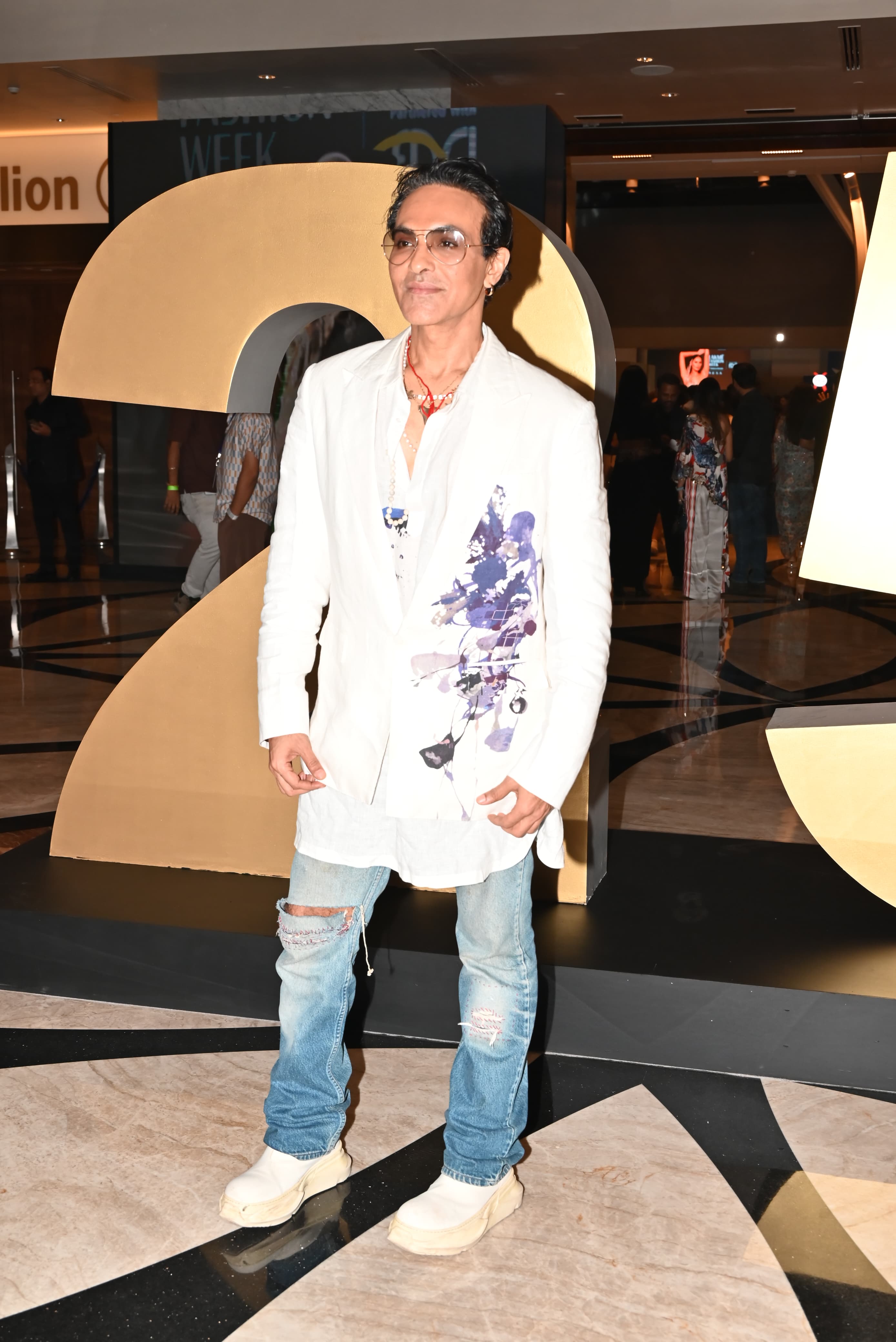 Mozez Singh was present at the opening of Lakme Fashion Week. The ace fashion designer wore blue jeans and paired them with a white printed blazer.
 
