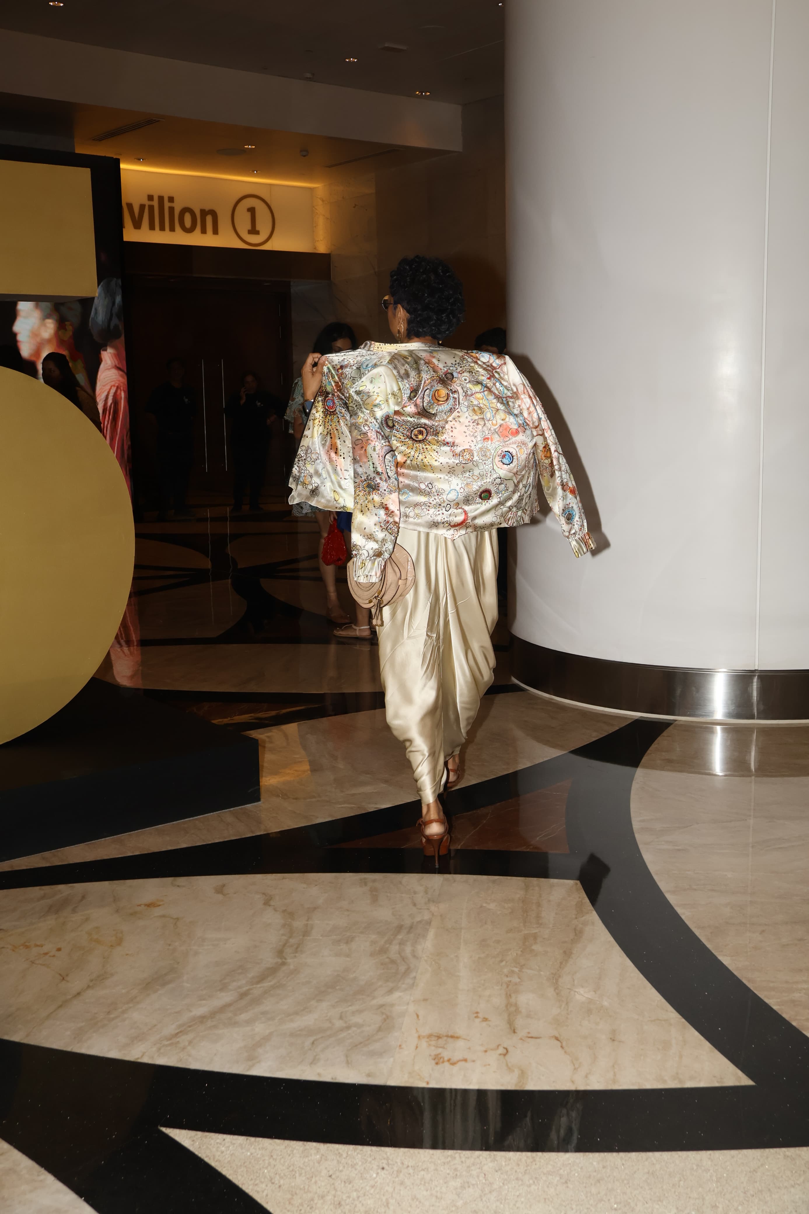Kiran enhanced her appearance by pairing her stunning outfit with stylish footwear and a jacket that featured detailed embroidery.