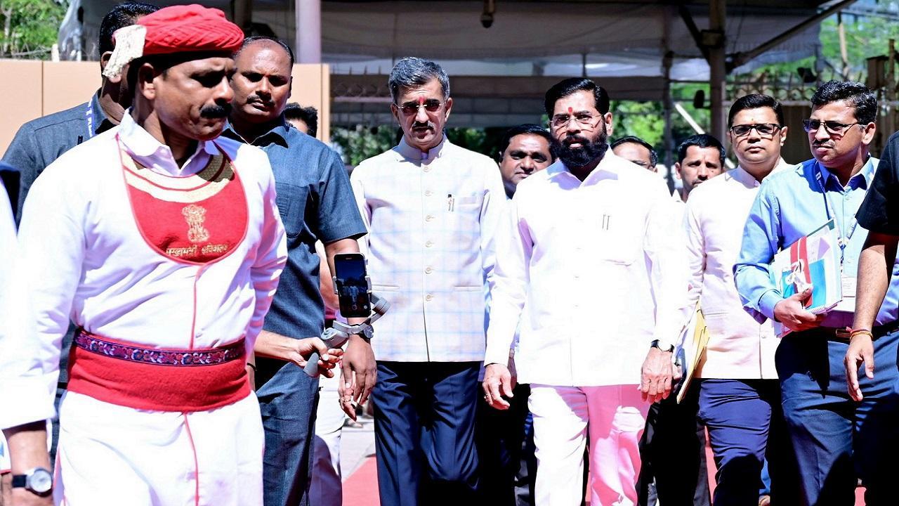 Redevelopment of Mazgaon-Kalachowki MHADA colonies to be resolved: Eknath Shinde