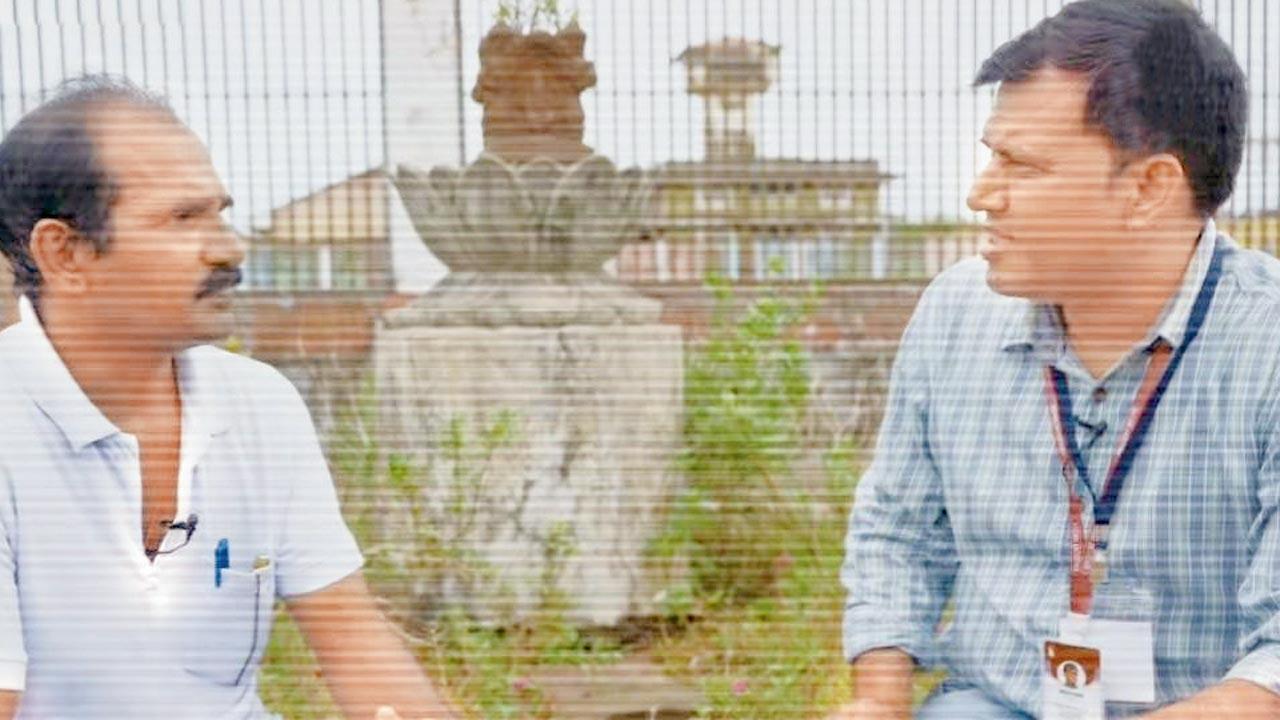 (From left) Mahanand Naik and  journalist Mukesh Kumar