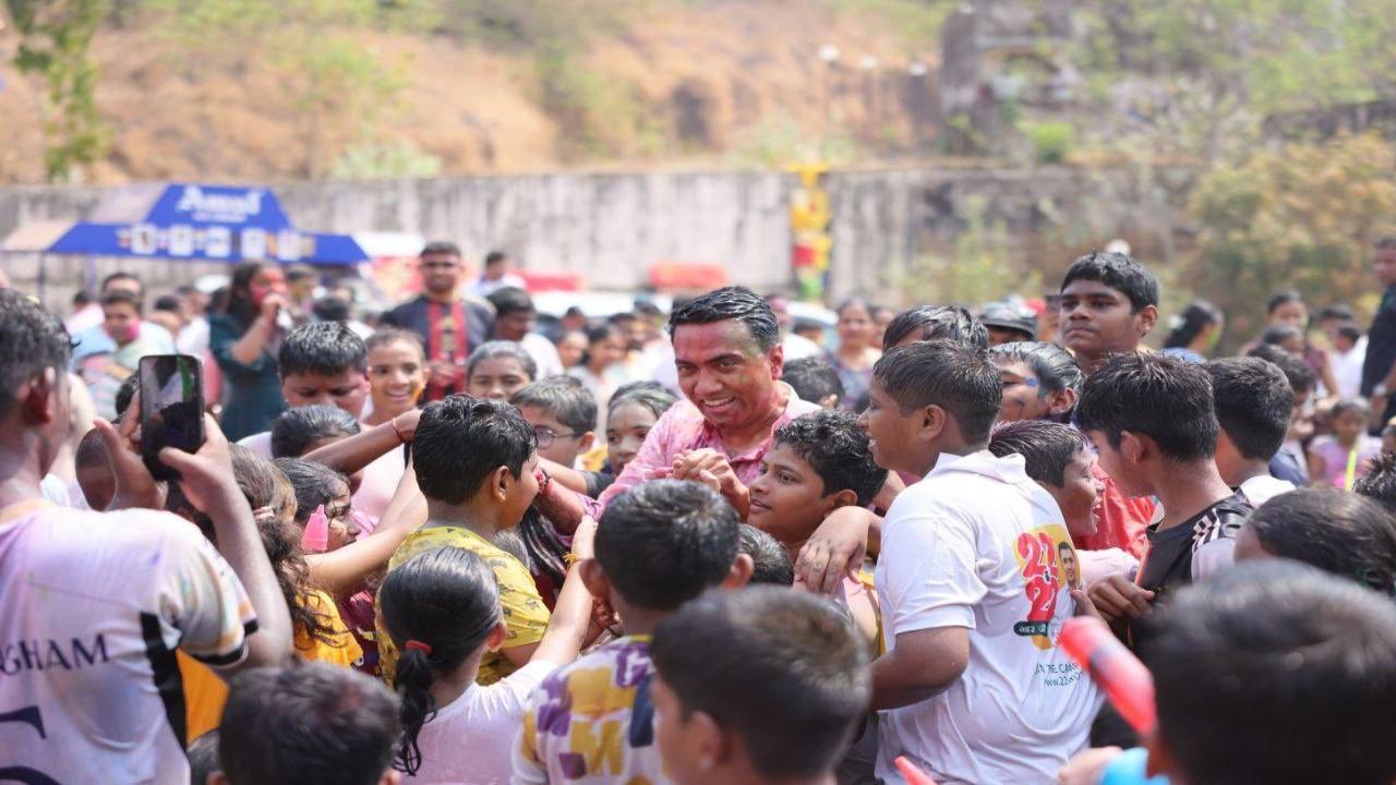 Goa Chief Minister Pramod Sawant on Friday participated in Holi celebrations at Ravindra Bhavan in Sankhali. Visuals showed people dancing and enjoying the celebrations at Ravindra Bhavan