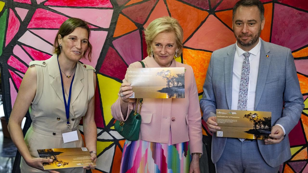 In the evening, Princess Astrid and Maharashtra's Chief Minister Devendra Fadnavis attended a signing ceremony where 11 Belgian and Indian companies or educational institutes have tied up for mutual good