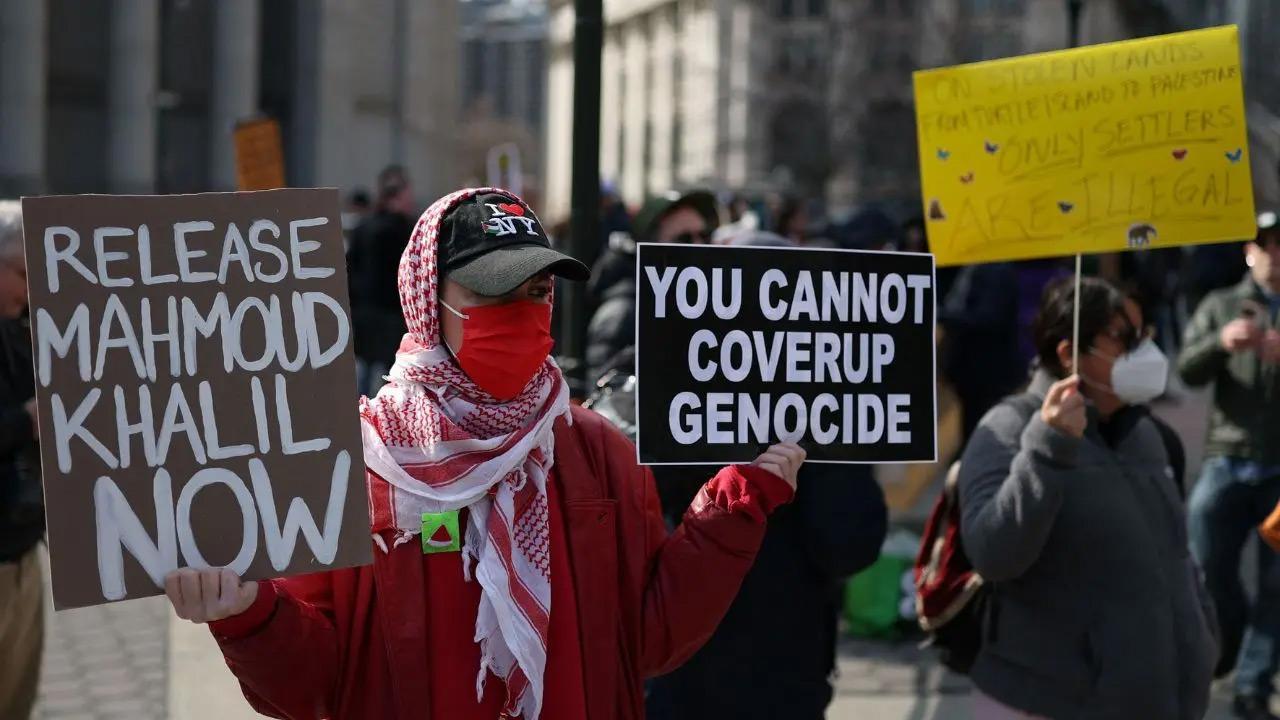 Jewish protesters flood Trump Tower's lobby to demand Mahmoud Khalil's release