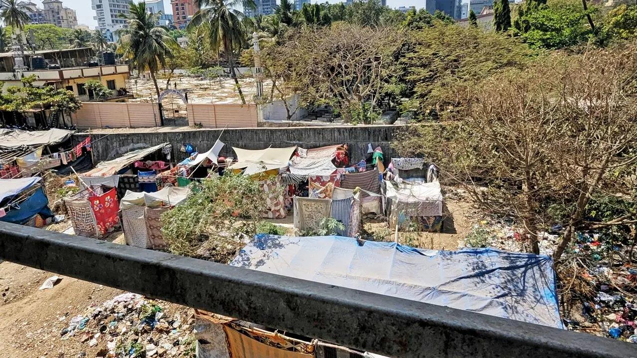 Western Railway’s Chief Public Relations Officer, Vineet Abhishek, stated that action would be taken against the encroachments and efforts would be made to secure the land with fencing.