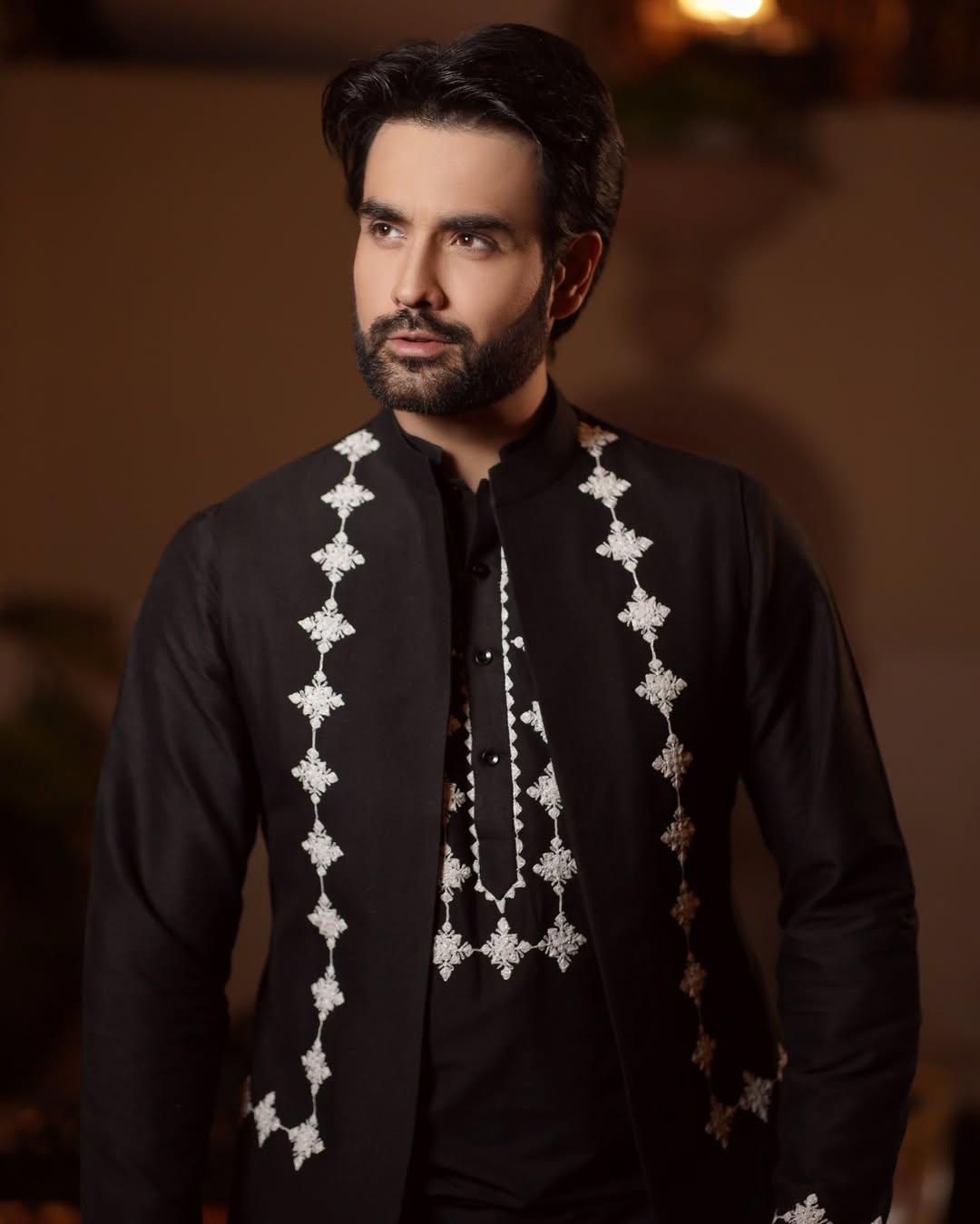 Vivian Dsena has been making everyone go crazy with his fashion sense. The actor, who stole hearts inside the Bigg Boss house, continues to rule the hearts of many with his good looks