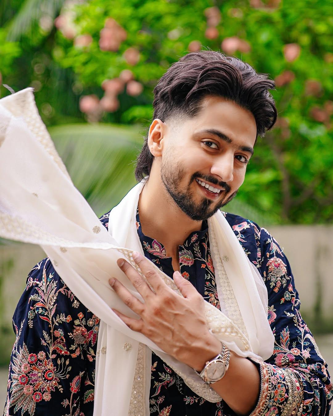 If you haven't found your perfect outfit yet, then worry not! We have more fashion inspiration for you right from the wardrobe of Faizu.