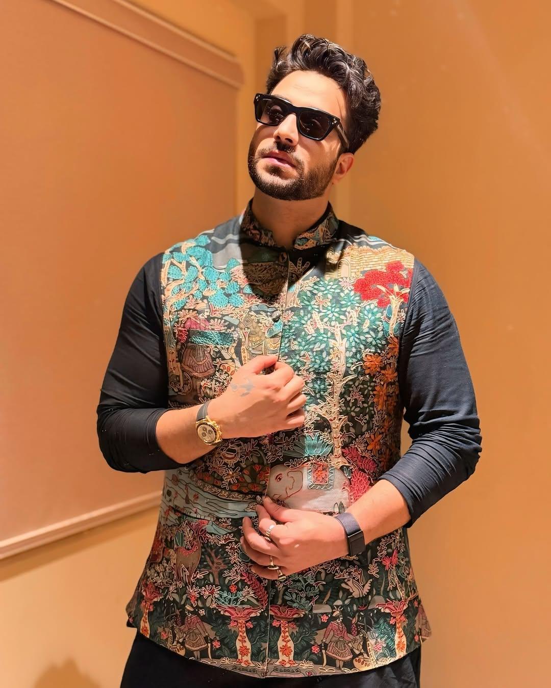 If you are someone who likes to go a little over the top, then Aly Goni's wardrobe will come to your rescue. 