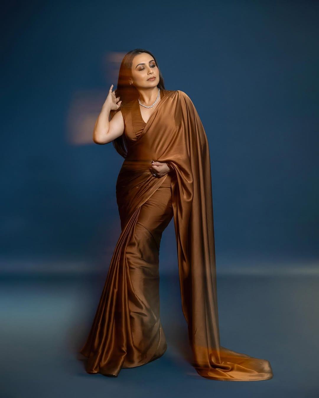 If you are already in awe of her desi appearance, then this saree look of hers is going to make your heart skip a beat