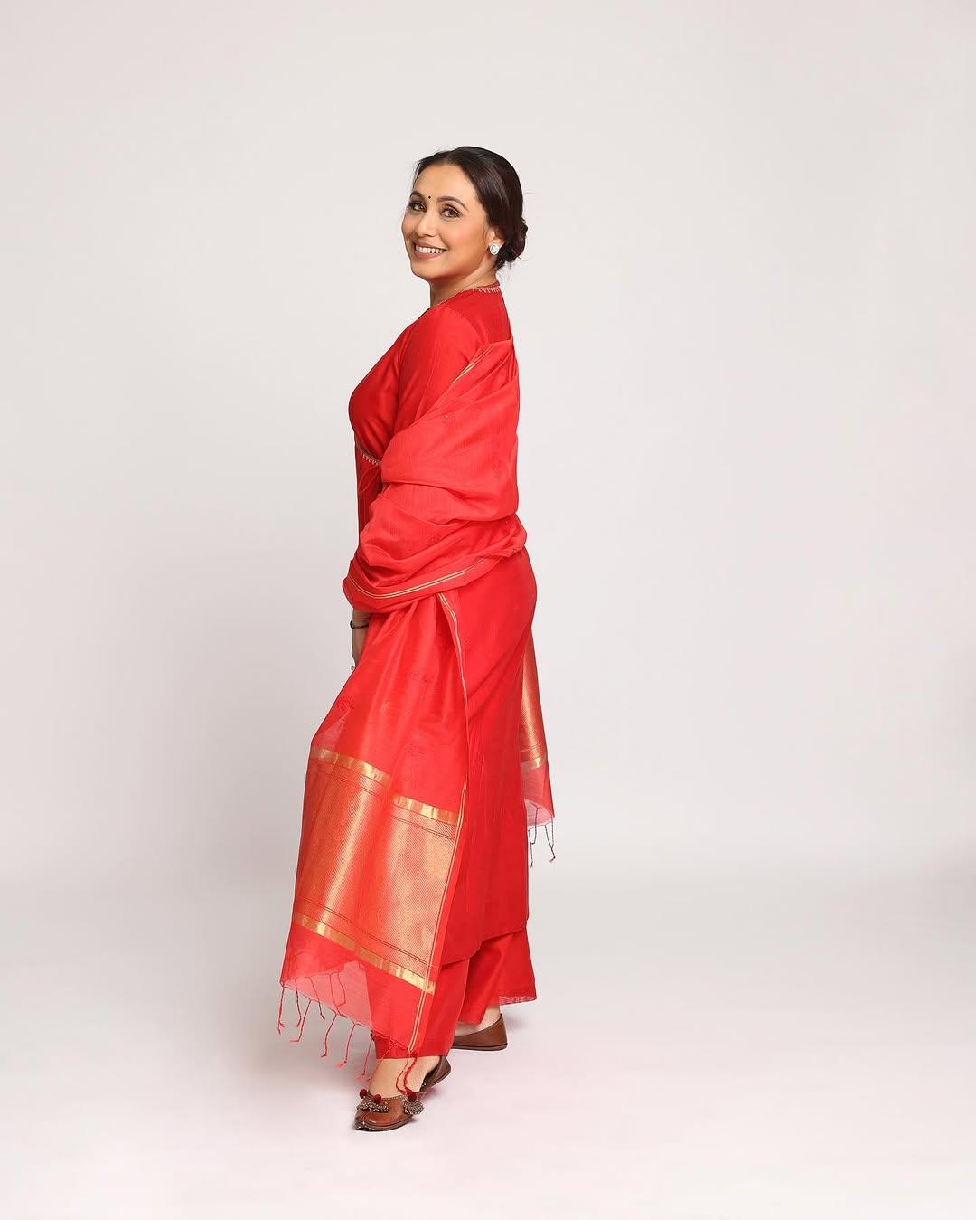 Rani further tied her hair in a loose bun, and what made us go in awe of her appearance was the mojari that she wore