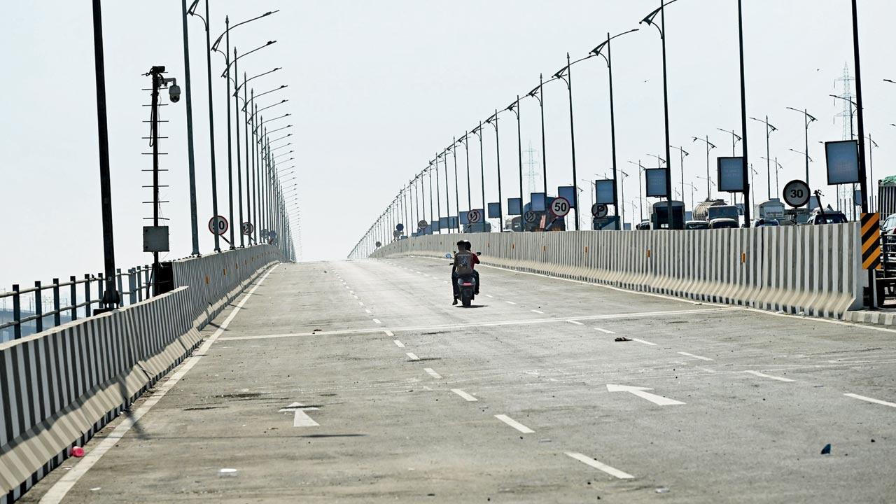 As seen on Monday, work on the arterial bridge has been completed, and authorities anticipate its inauguration after the Assembly session. Pics/Sayyed Sameer Abedi