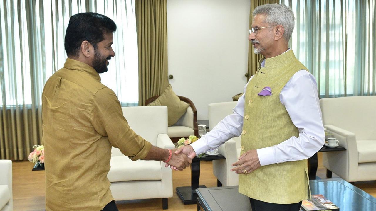 EAM Jaishankar meets Telangana CM in Delhi, discusses global engagement and development