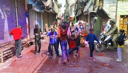 The streets of Amritsar burst into colour as devotees participate in a Holi procession