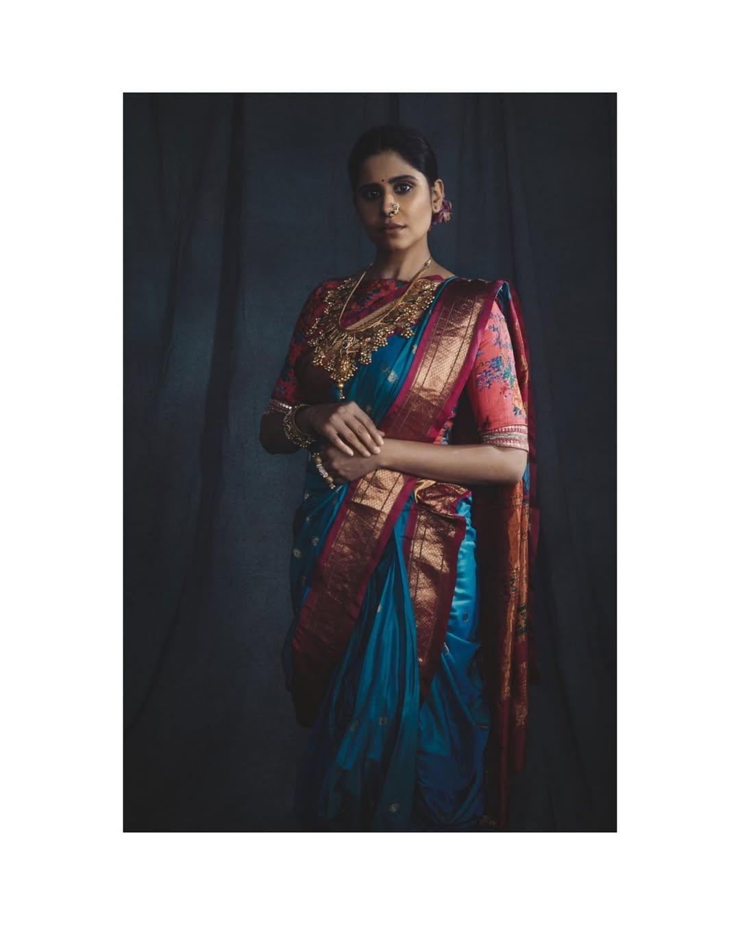 The actress' saree featured a contrasting red border that made the six yards look even more stunning. She paired her saree with a printed blouse