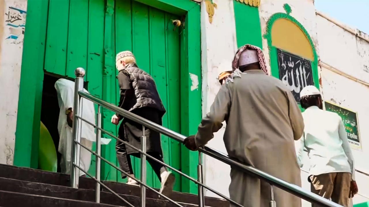 The Allahabad High Court on March 12 directed the Archaeological Survey of India (ASI) to undertake and complete the whitewashing at the mosque within one week