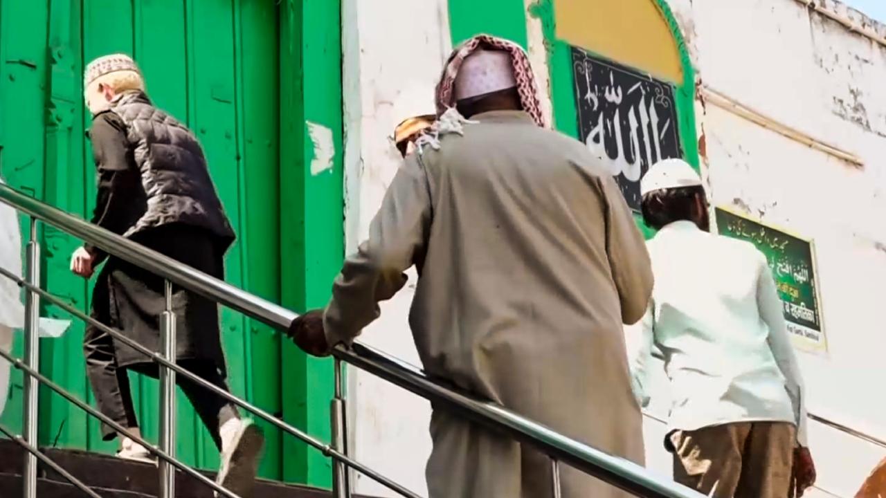 While hearing the case of the Sambhal Jama Masjid on March 12, the Allahabad High Court gave permission to whitewash the mosque from the outside and also decorate it with lights without tampering with anything. The next hearing in the case is on April 8