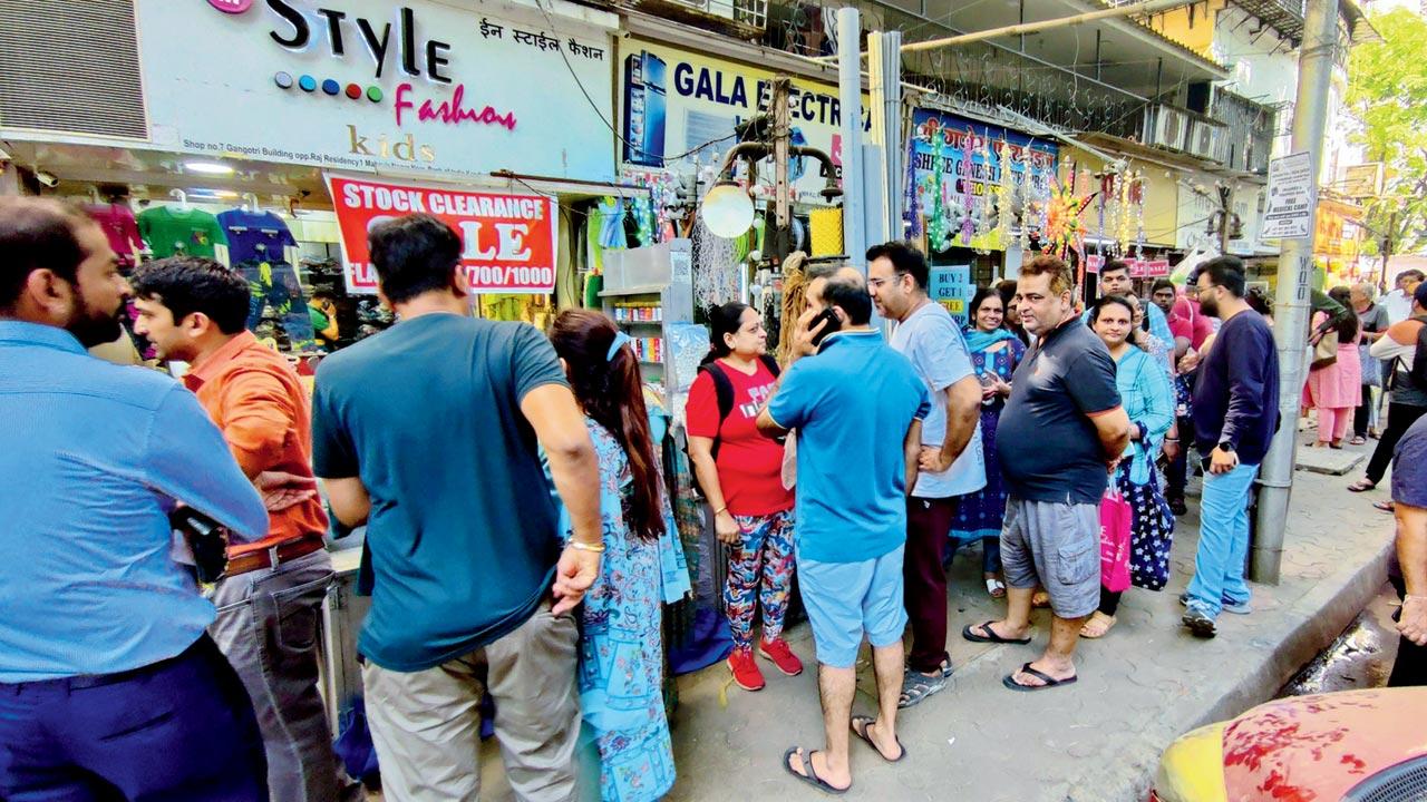 Customers at the New India Co-operative Bank’s Kandivli branch. File pic/Nimesh Dave