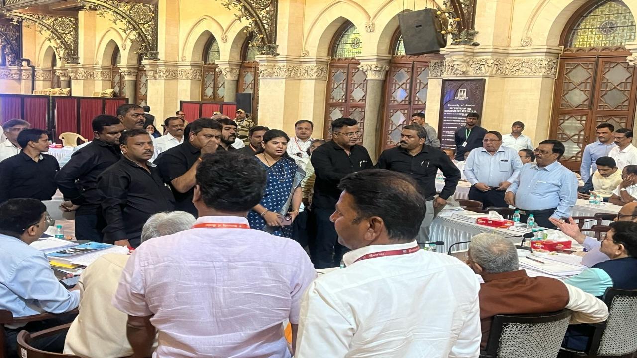 The protesting members argued that the budget had neither been presented nor approved in the Management Council