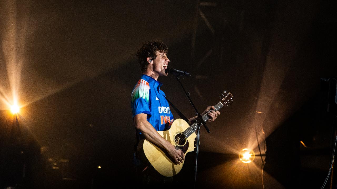 ‘Treat You Better’, ‘Señorita’ had fans swaying, singing and soaking in the moment, as Mendes showcased his signature vocals and heartfelt connection with the audience