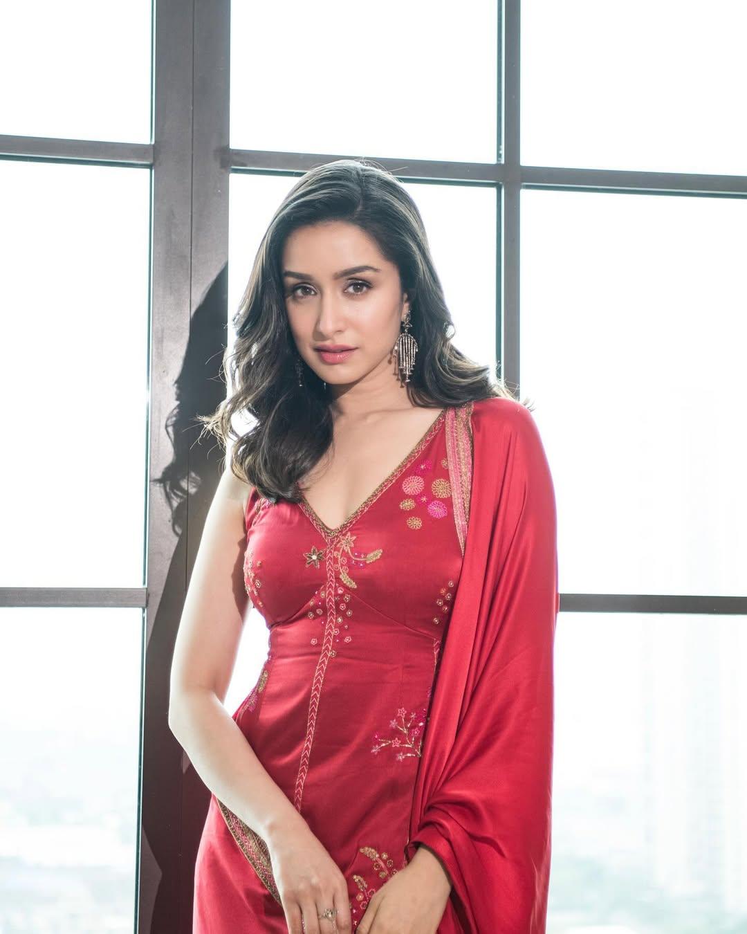 March 11th marks the Holika Dahan festival, and if you’re looking for something ethnic yet simple, Shraddha Kapoor’s strappy red kurta with delicate embroidery is the perfect choice