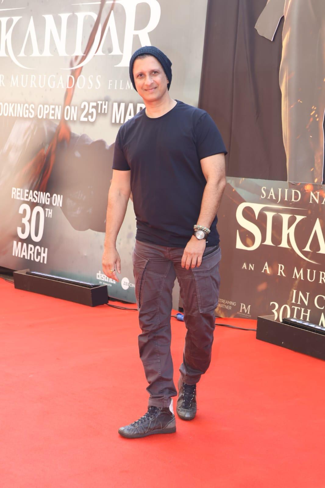 Sharman Joshi was seen on the red carpet of the event as he posed for the paparazzi.